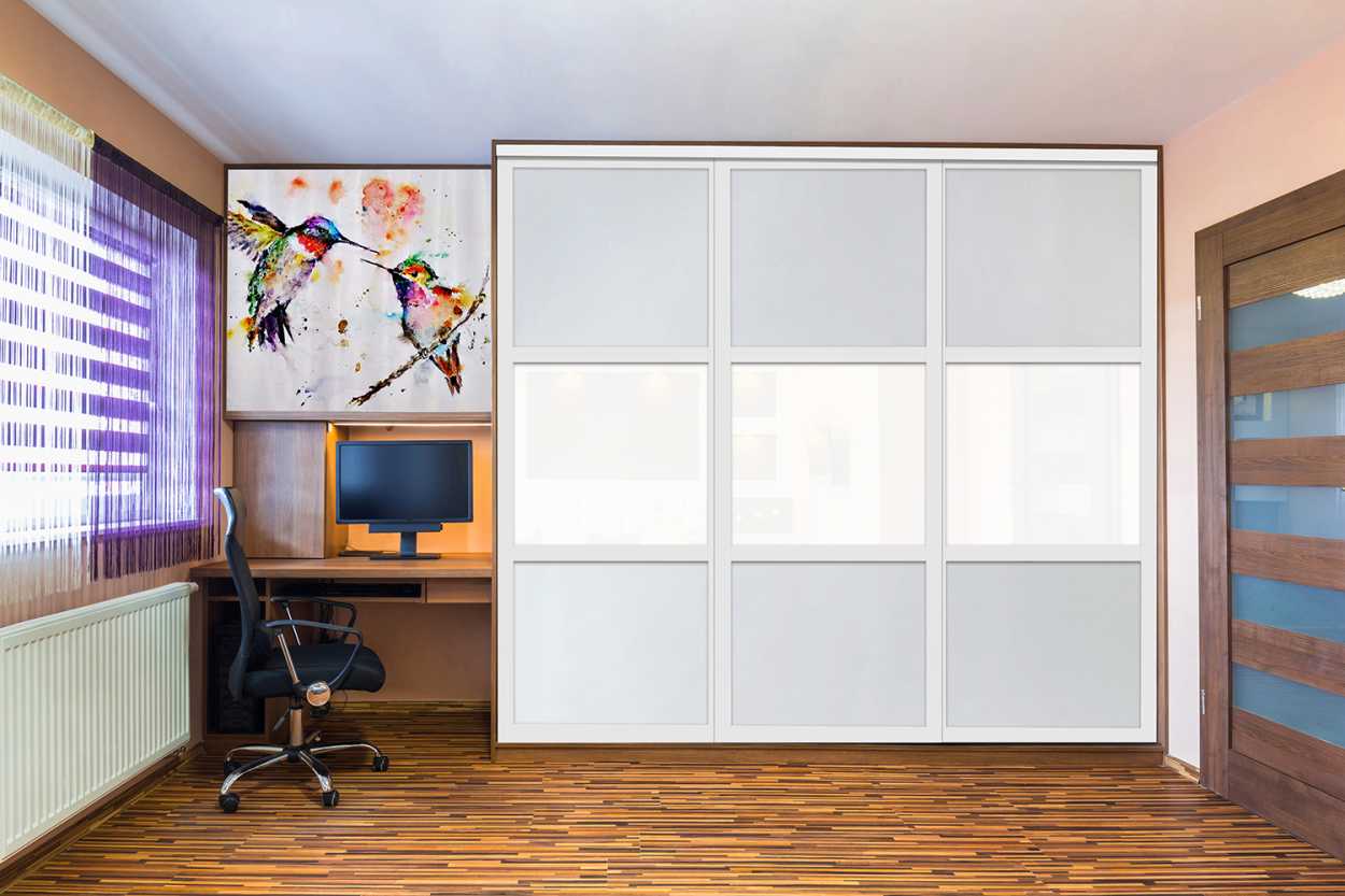 PUERTA DE CLOSET CON 3 PANELES - FULL-PRIVADO Y VIDRIO PINTADO BLANCO