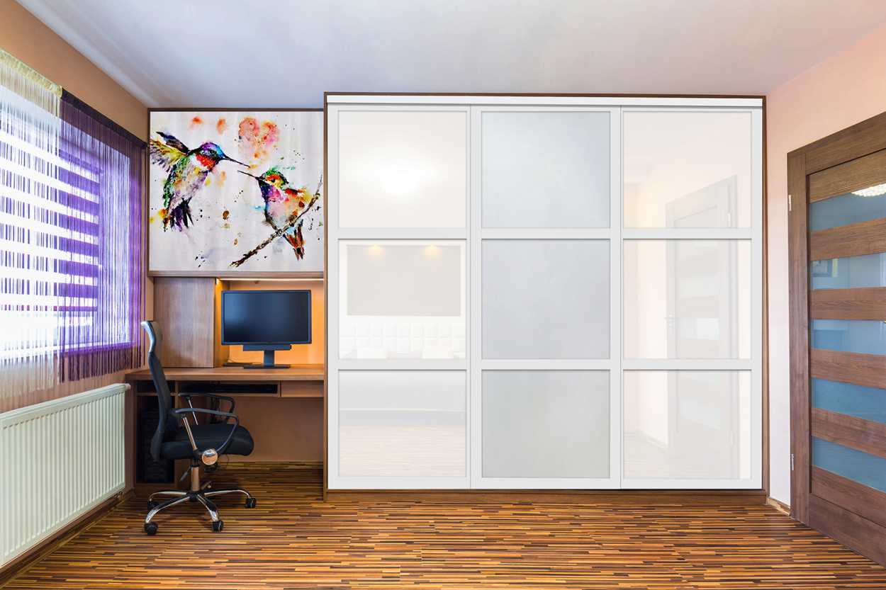 PUERTA DE CLOSET CON 3 PANELES - FULL-PRIVADO Y VIDRIO PINTADO BLANCO