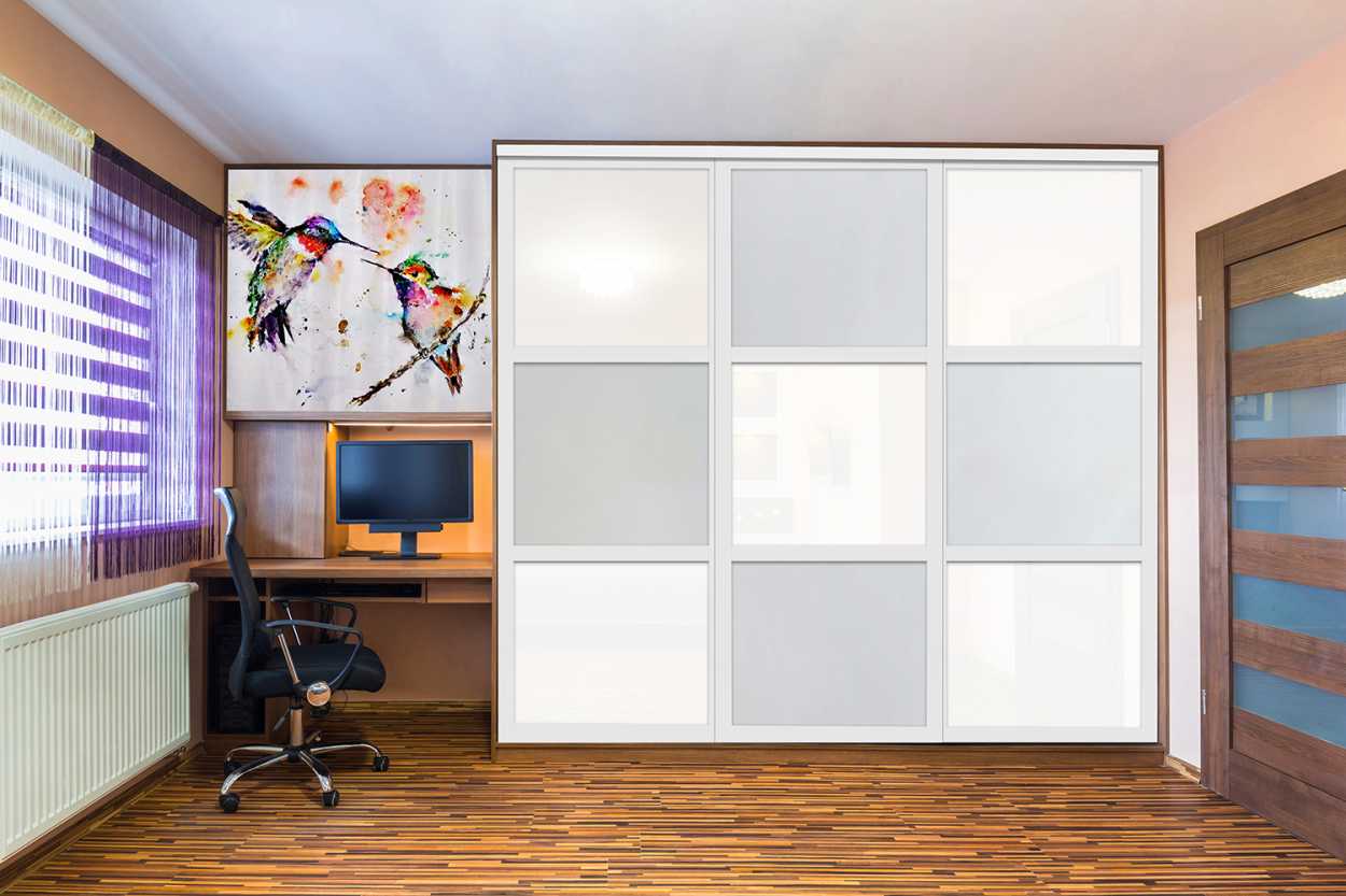 PUERTA DE CLOSET CON 3 PANELES - FULL-PRIVADO Y VIDRIO PINTADO BLANCO