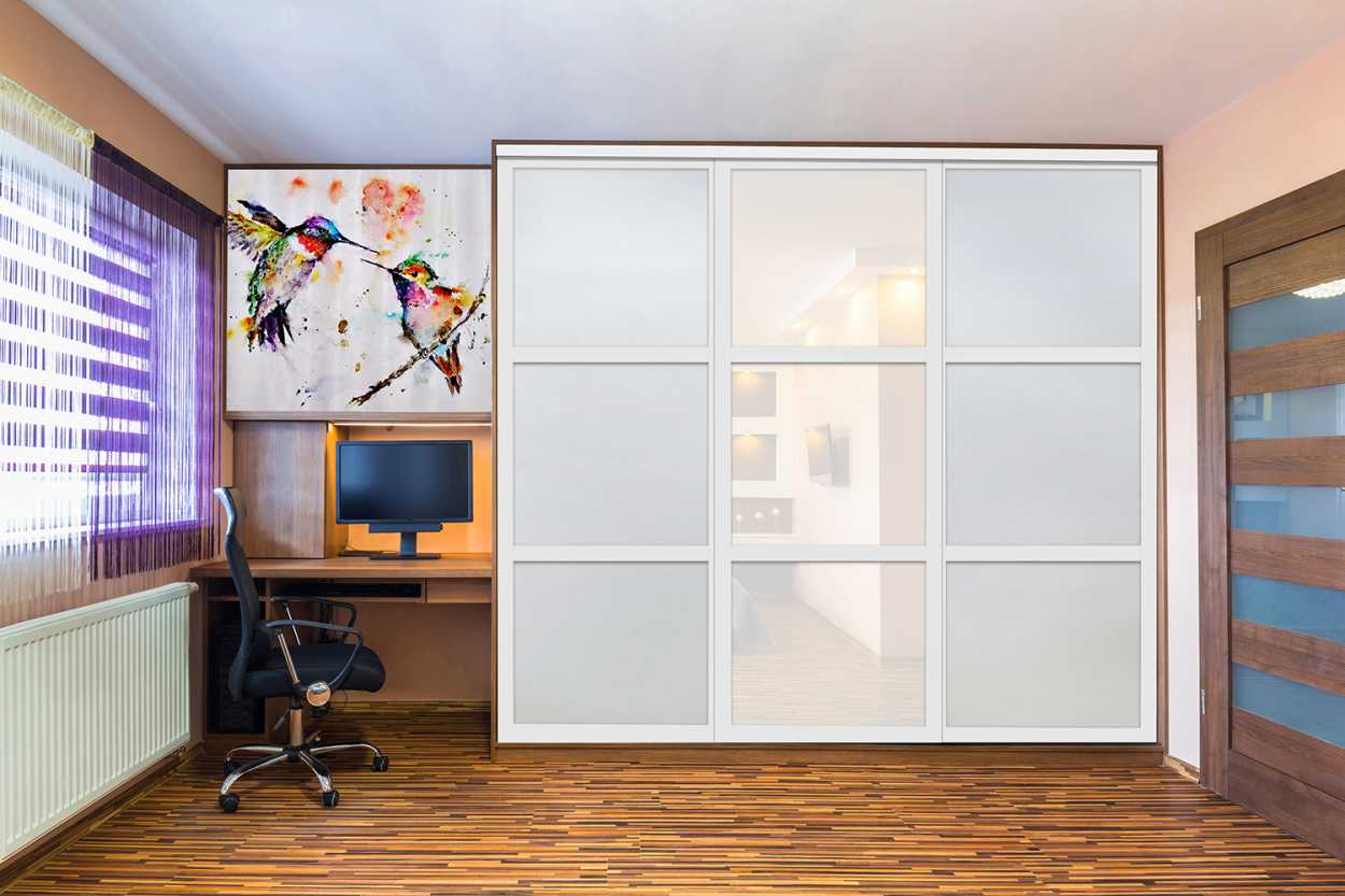 PUERTA DE CLOSET CON 3 PANELES - FULL-PRIVADO Y VIDRIO PINTADO BLANCO